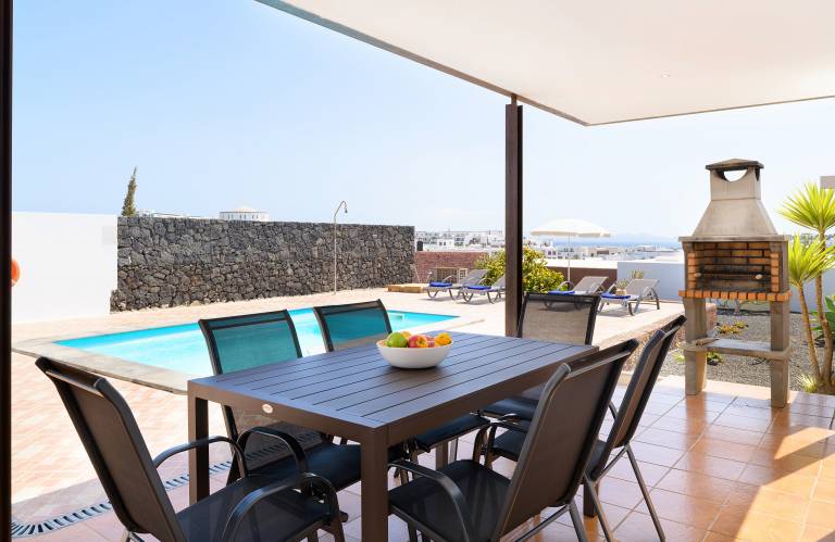 House with private pool, yard & barbeque | Beach view — photo 4