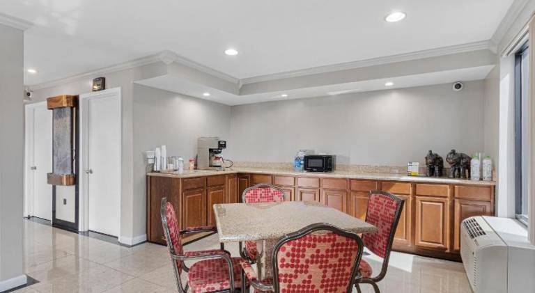 Regency Inn Near Boardwalk & Hurlburt Field — photo 5