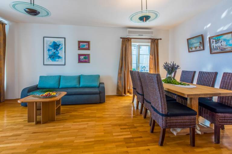 Rental apartment with 2 rooms for 6 persons — photo 3