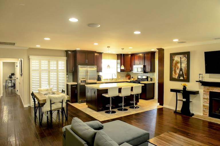 House  Encino