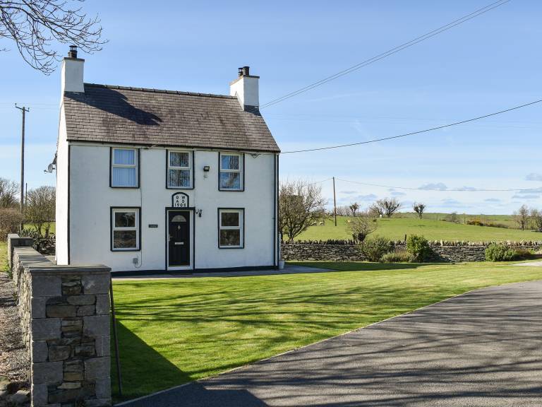 Cottage  Llanrhyddlad