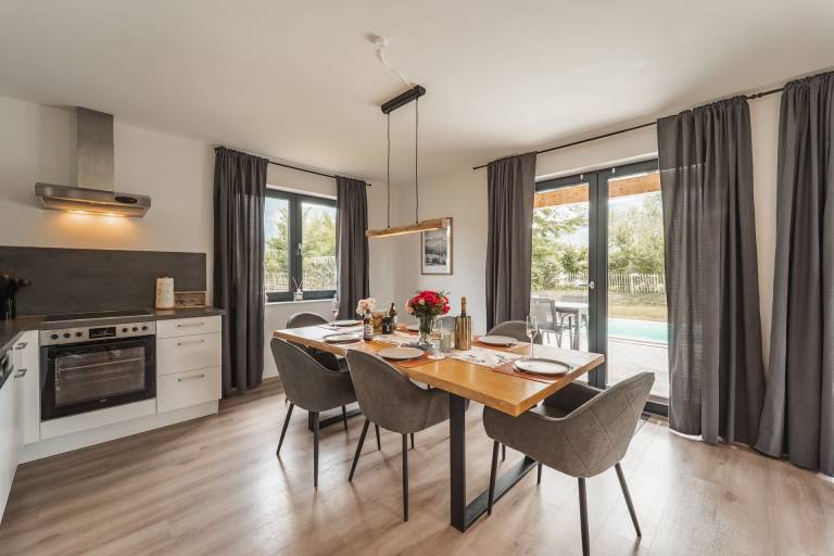 Family-friendly charming chalet with grill, private pool & patio | Nature view | Pets are welcome — photo 3