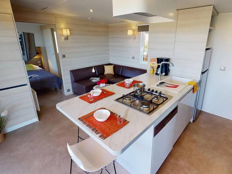Mobile home with jacuzzi, patio & heated pool | Pets are welcome — photo 5
