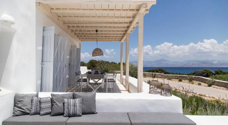 Villa with yard, terrace & pool — photo 2