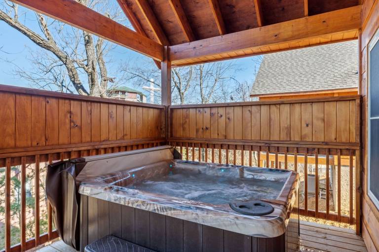 Dolly Bear Hideaway is a beautiful log cabin located less than a mile from the Pigeon Forge strip! — photo 3