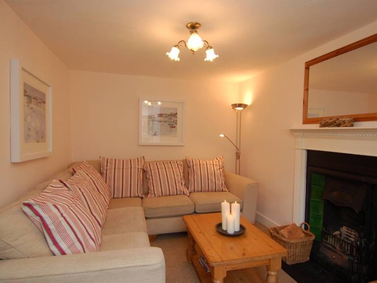 Cottage with grill & yard | Beach view — photo 2