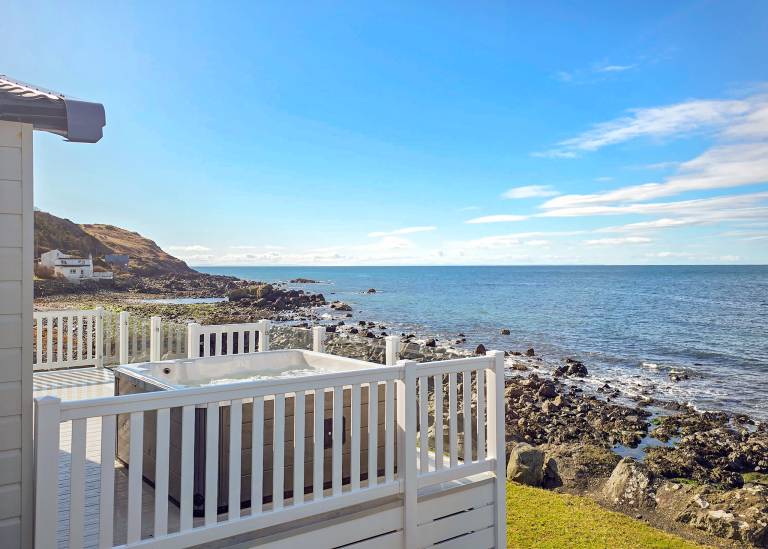 Bute Lodge with Hot Tub
