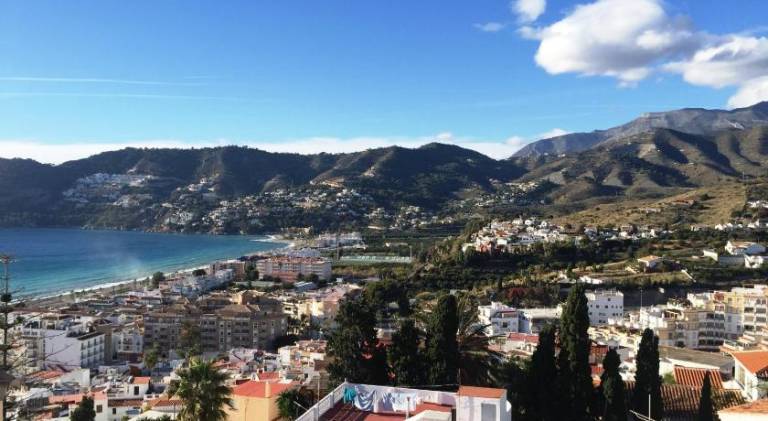 Apartment with patio, grill & pool | Close to the beach | Pets are welcome in Almunecar