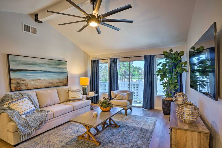 Cozy-Chic Condo: Walk to Beach & Park! — photo 4