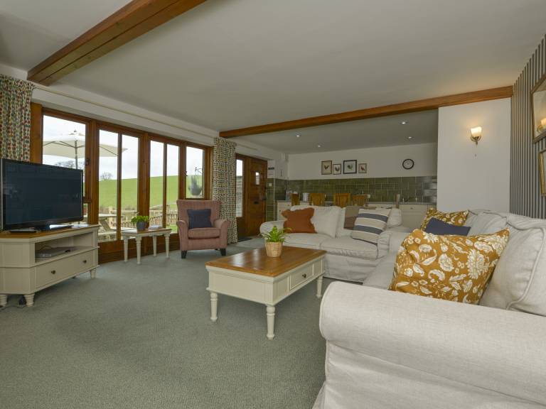 Cottage with garden — photo 4