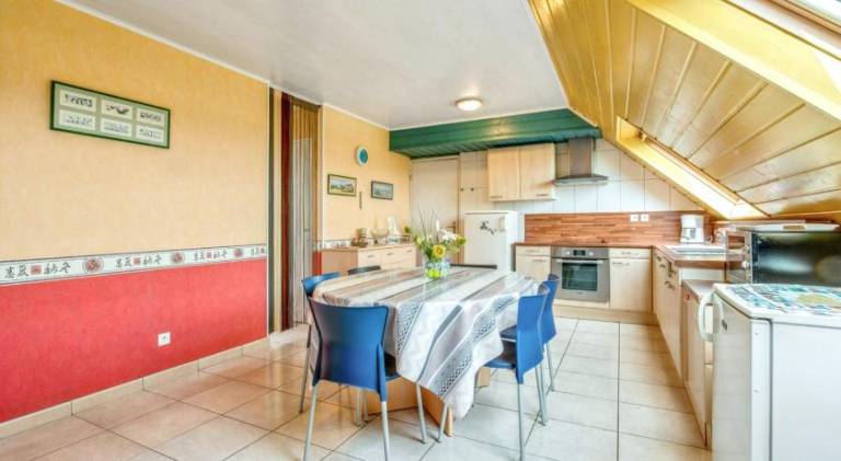 Apartment with barbeque & yard — photo 4