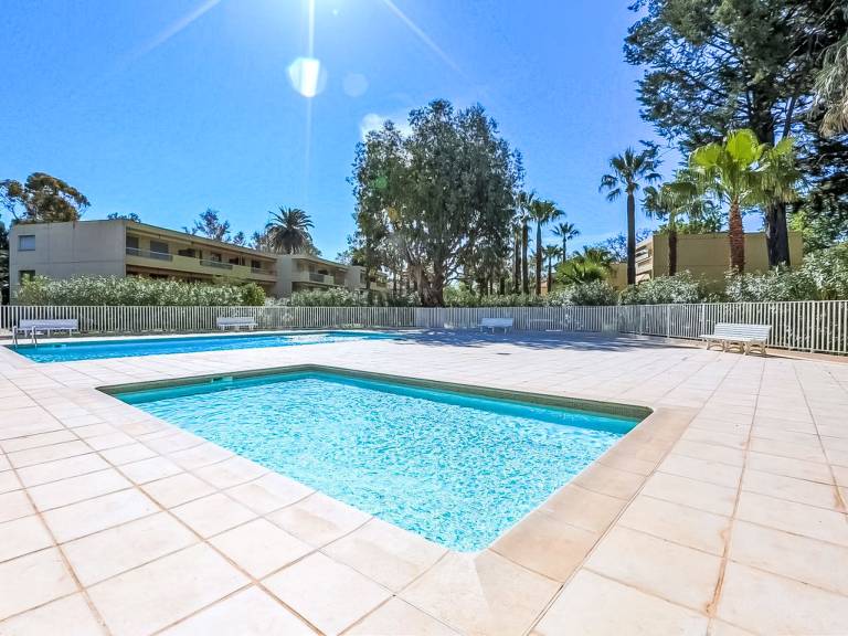 Ferienwohnung mit Hund in Antibes f&uuml;r max. 4 Personen