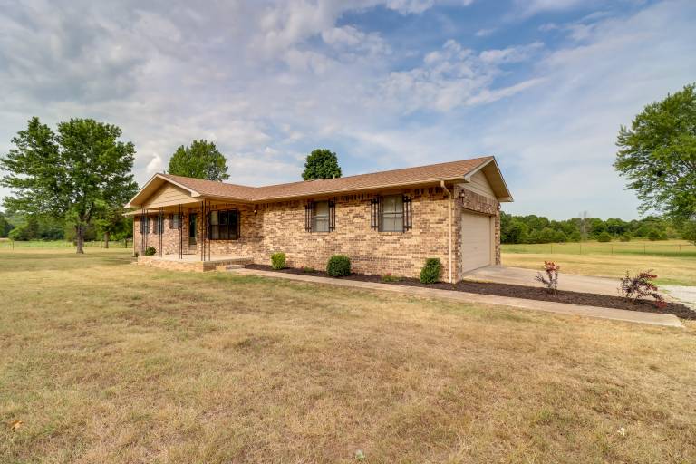 Charming Mountain Home Getaway w/ Gas Grill! — photo 2