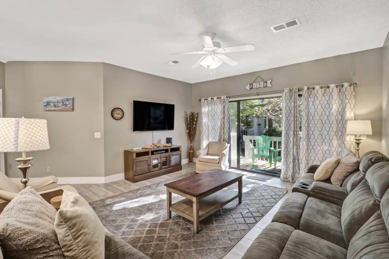 52 Ocean Breeze: Free Bikes, Tennis & Pool, Pet Friendly! in Hilton Head Island, SC