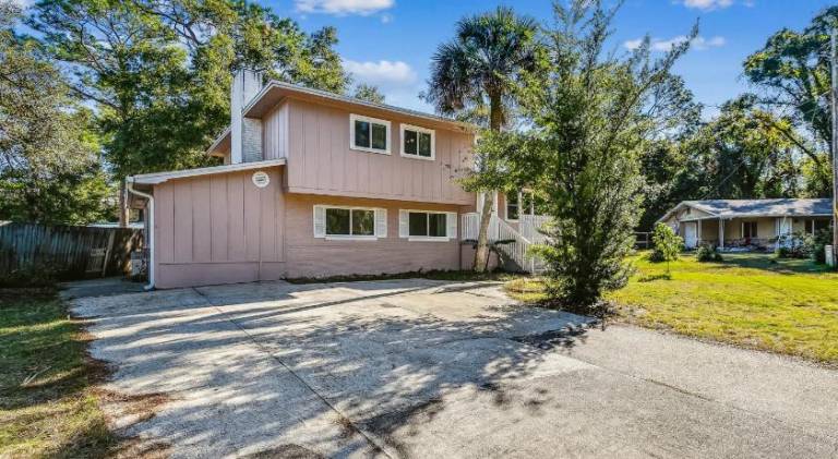 Near Downtown Beach Main House - Woodland Escape — photo 5