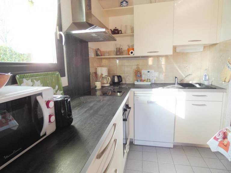 Gite with terrace, BBQ & garden — photo 4