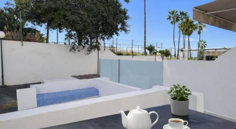 Apartment with pool — photo 4