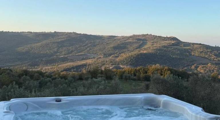 House with pool, jacuzzi & grill | Perfect for remote work in Castiglione d'Orcia