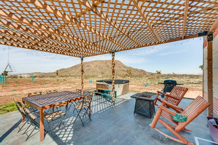 Quiet Oasis w/ Hot Tub: 21 Mi to Joshua Tree! — photo 4