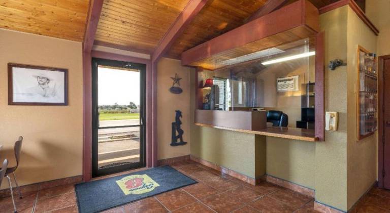 Super 8 By Wyndham Dodge City — photo 4