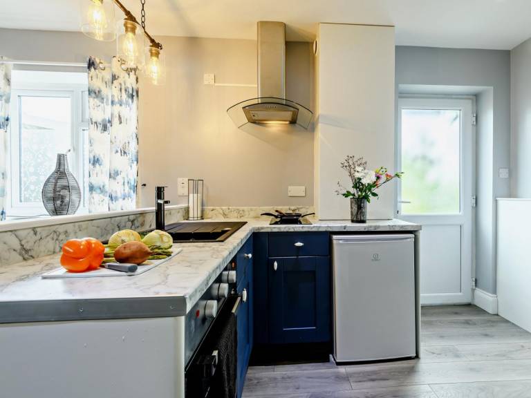Vacation home with yard | Pet-friendly — photo 4