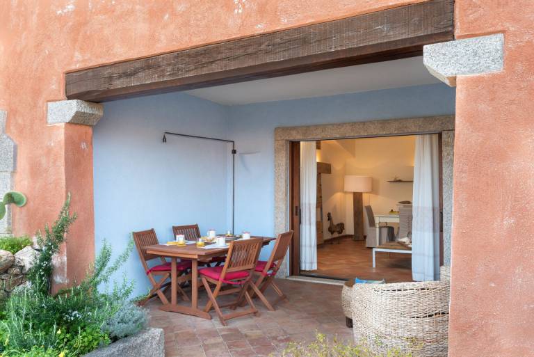 Holiday apartment with patio & yard — photo 5