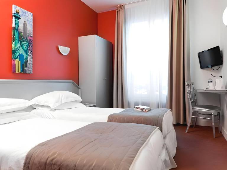 Hotel Jean Gabriel Montmartre in Saint-Denis