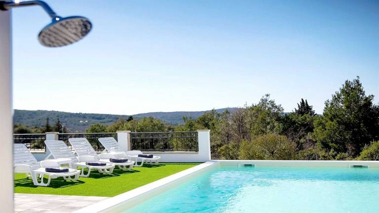 Villa with garden, BBQ & patio — photo 3