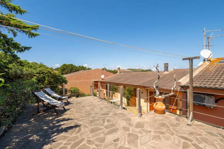 Rental apartment with barbecue & terrace | City view — photo 2