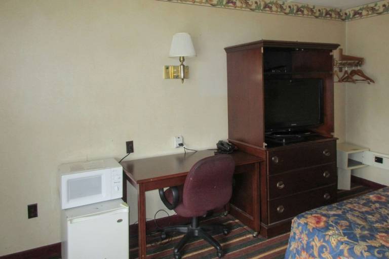Motel Roaring Brook Township
