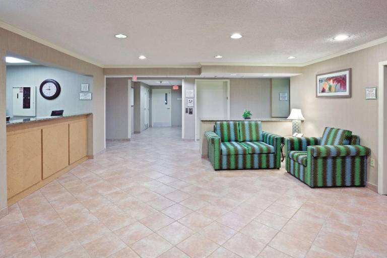 La Quinta Inn & Suites by Wyndham Mansfield OH — photo 5