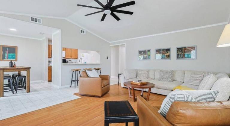 Ample house | Pet-friendly in Garland, TX