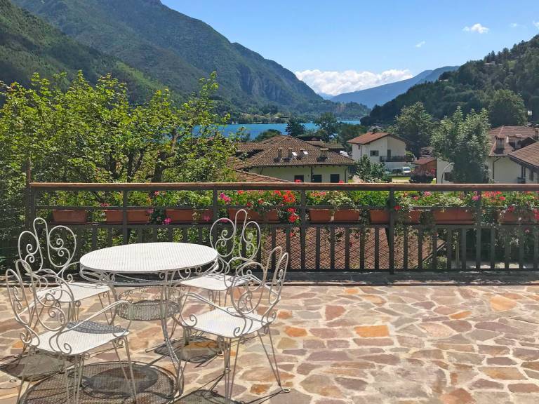 Wonderful vacation home with terrace, yard & barbecue | Mountain view | Next to the beach | Pet-friendly — photo 3