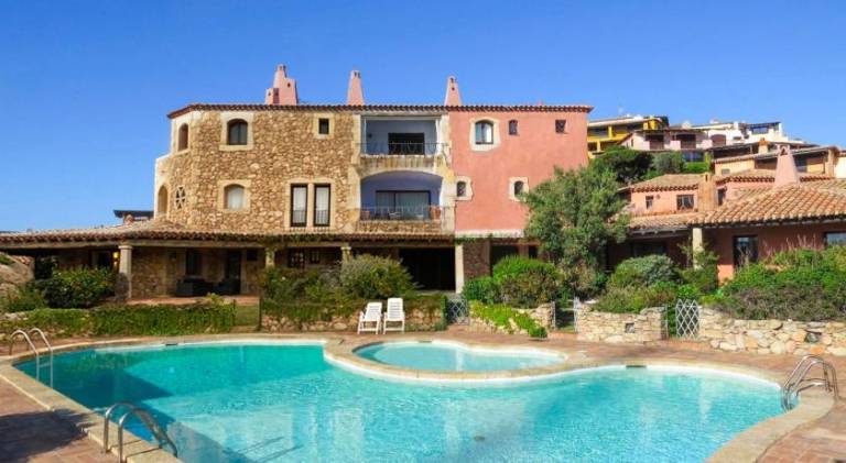 Rental apartment with pool in Arzachena