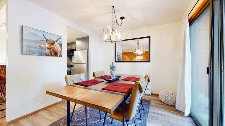 Condo with hot tub, sauna & BBQ — photo 3