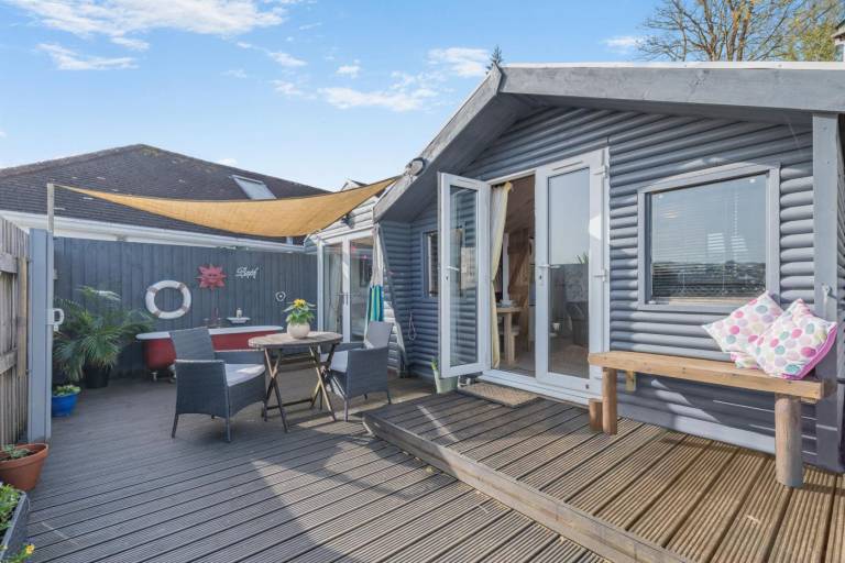 Lodge Totnes