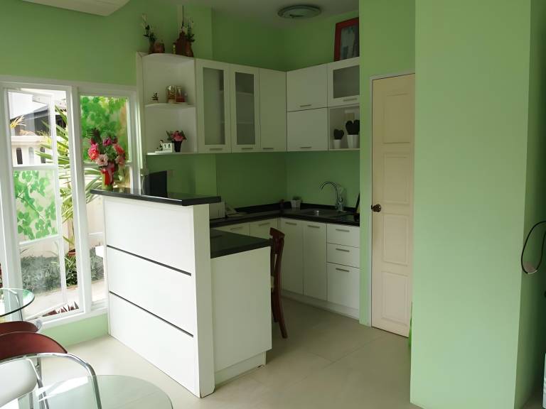 Serviced apartment with patio | Pet-friendly — photo 4