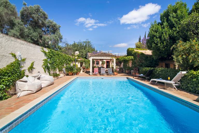 Villa with pool, garden & patio | Garden view in Loulé