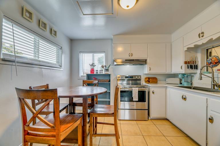 Near Ocean & Redwood National Park! Home w/ Yard — photo 4