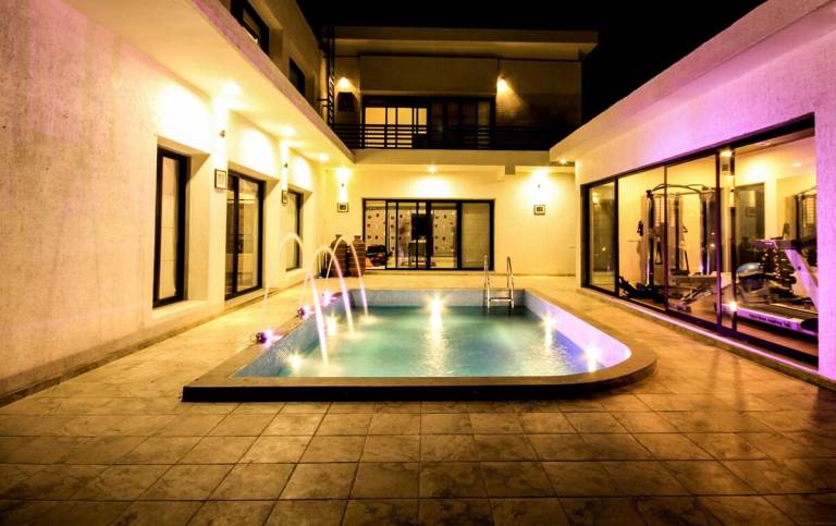 Villa with pool & garden | Pets allowed in Ahmedabad