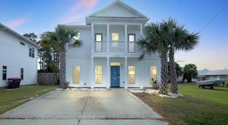 Vacation home with 5 rooms for 16 persons in Panama City