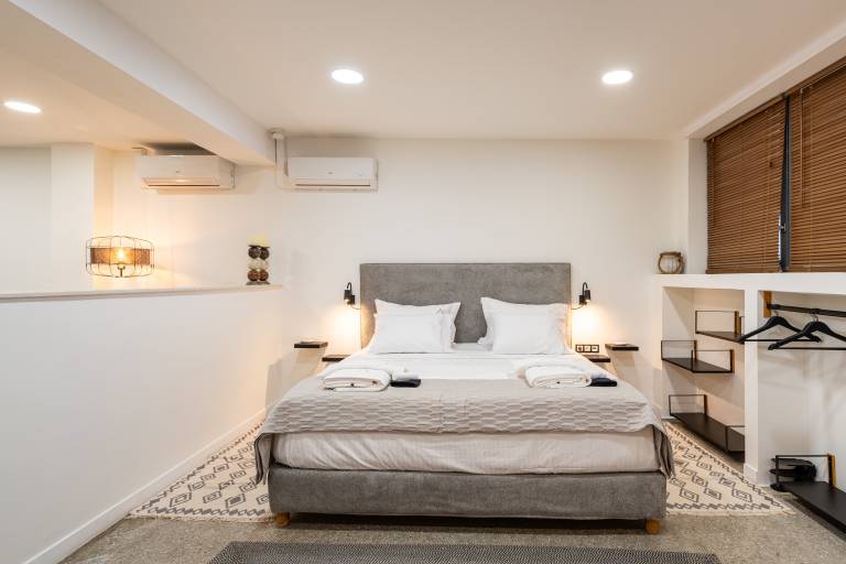 The Apex Boutique Studio with Private Terrace, Wi-Fi, and Air Conditioning — photo 3