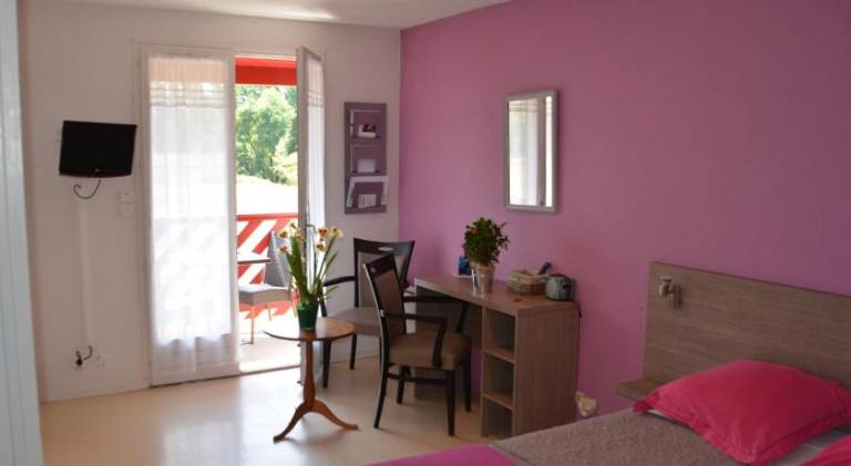 Serviced apartment with garden & terrace — photo 2