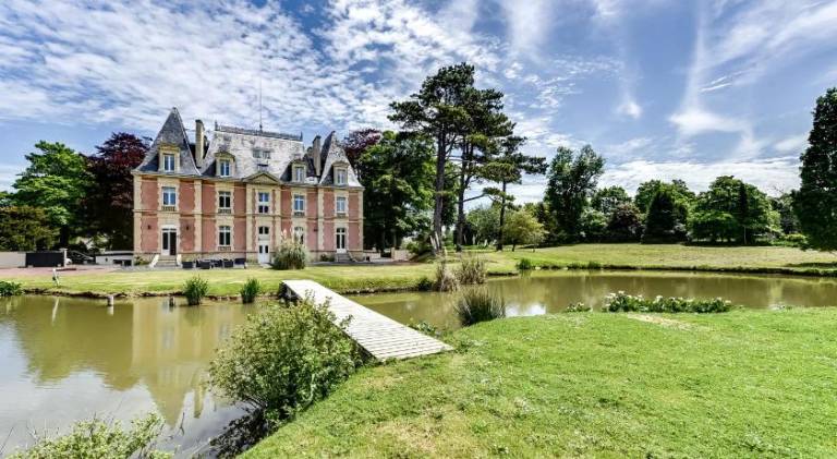 Charming holiday apartment with terrace, pool & garden | Dogs allowed in Bayeux