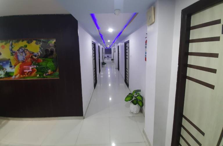 HOTEL ROYAL NIGHT — photo 4
