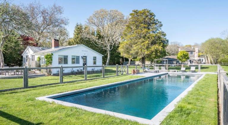 House with pool — photo 5