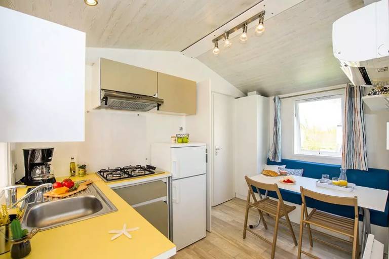 Campsite Les Fontaines - Mobile home Classic 2 bdr. 4 pers. Small Decking A/C — photo 2
