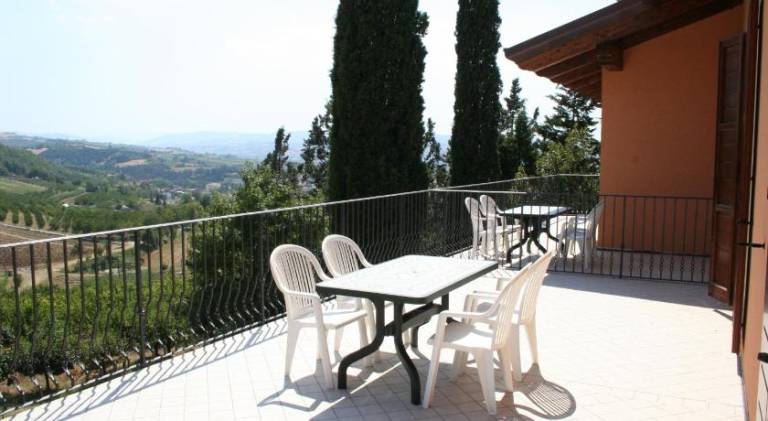 Pleasant serviced apartment with yard, hot tub & private pool | Pets are welcome — photo 4