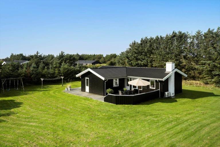 House with barbecue & patio in Lokken