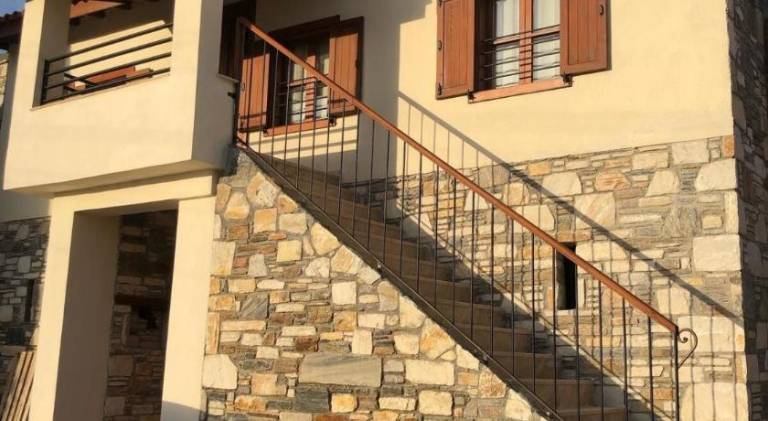 House with terrace & garden — photo 4
